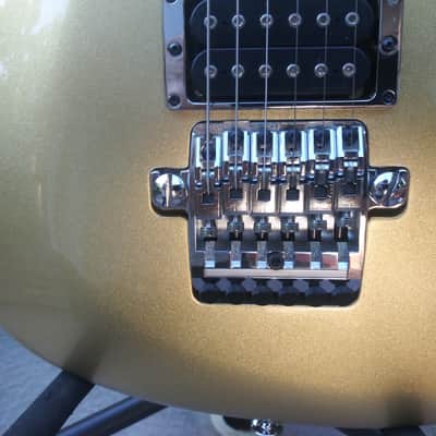Ibanez JS2000-CG Joe Satriani Signature 2002 - 2004 - Champagne Gold image 6