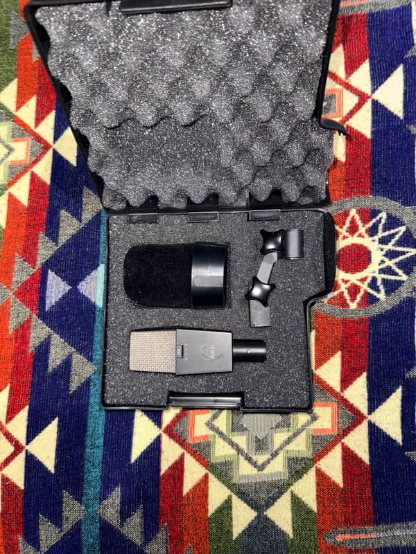AKG C414 B ULS Large Diaphragm Multipattern Condenser Microphone
