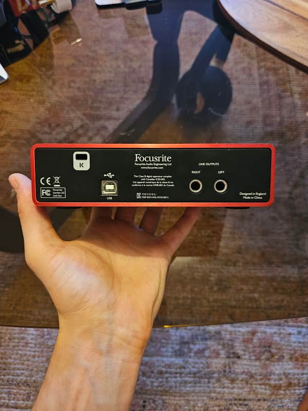 Focusrite Scarlett 2i2 2nd Gen USB Audio Interface 2016 - 2018 - Red / Black image 1