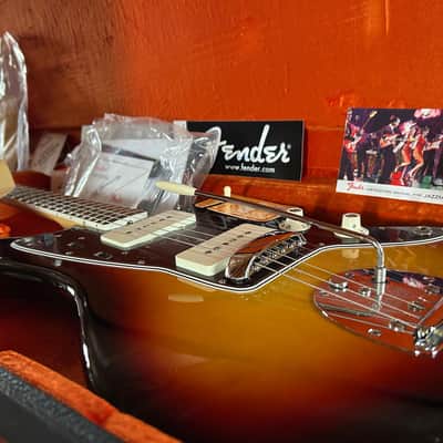 Fender American Vintage (AVRI65) Jazzmaster 2012 - 2017 - 3-Color Sunburst **VERY RARE brand new** image 5