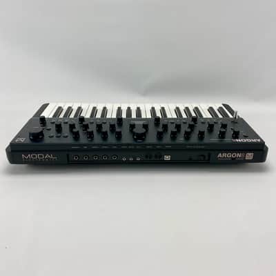 Modal Electronics Argon8 37-Key Polyphonic Wavetable Synthesizer - ( SNR-2107 ) image 5