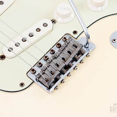 2006 Fender American Vintage ‘62 Stratocaster Olympic White w/ Hangtags, Case image 8