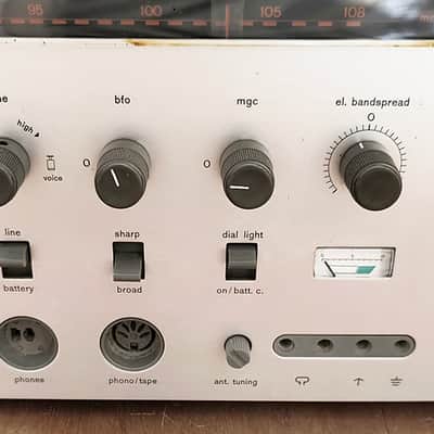 Vintage Braun T1000 multi band radio designed by Dieter Rams image 2
