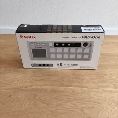 Immagine Vestax PAD-One USB Midi Controller with original box, packaging and cables! Like New! - 10