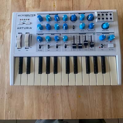 Arturia Microbrute SE 25-Key Synthesizer 2015 - White