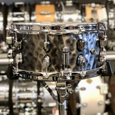 Mapex Black Panther Persuader 14" x 6.5" Hammered Brass Snare Drum image 2