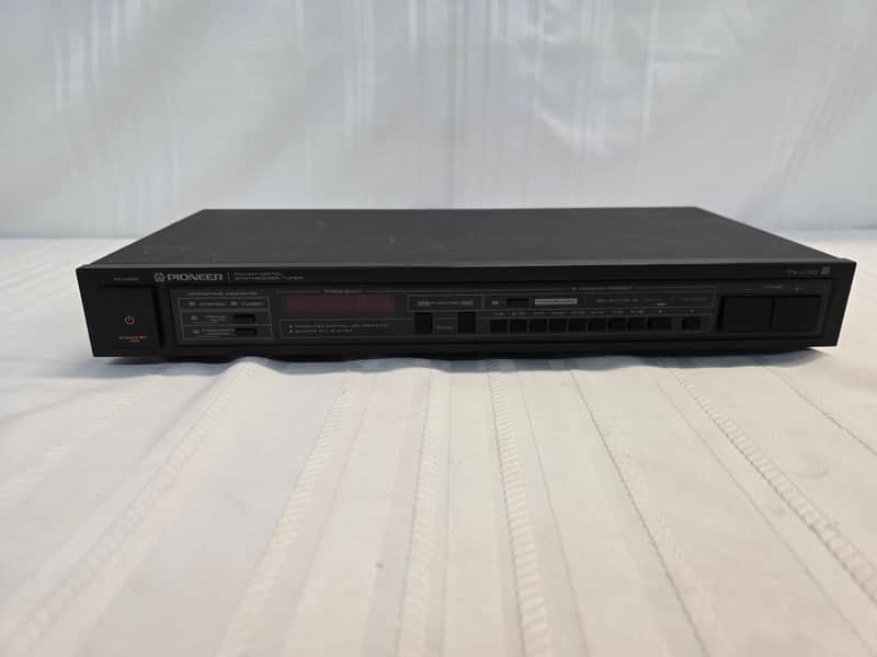 Pioneer TX-V70 AM/FM Tuner 1980's - Silver image 1