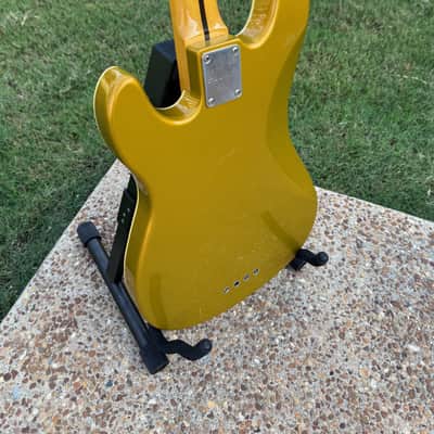 St. Blues King Blues Bass Guitar - Gold Top image 6