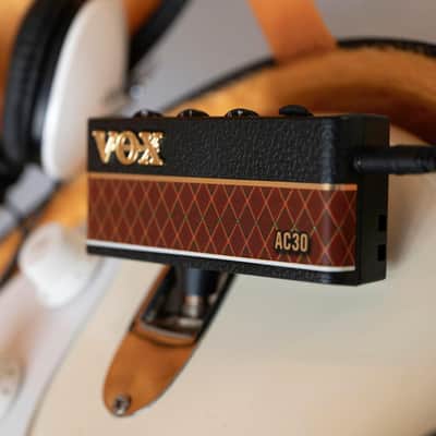 Vox amPlug 3 AC30 Headphone Guitar Amplifier w/Stereo FX, Tremolo, Speaker Emulation, Built-in Rhythms, and Aux in image 2