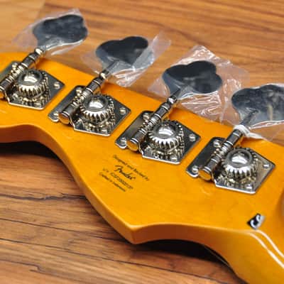 Squier  Classic Vibe 60's Jazz Bass Fretless 3 Tone Sunburst image 19