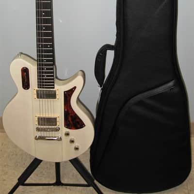 Eastman Juliet Solidbody Electric Guitar with Gig Bag 2024 - Pomona Blonde image 12