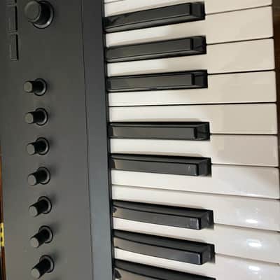 Native Instruments Komplete Kontrol A25 2018 - Present - Black image 6