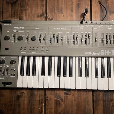 Roland SH-101 32-Key Monophonic Synthesizer 1982 - 1986 - Gray