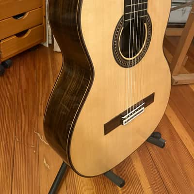 Amalio Burguet 3m classical guitar 2002, hand made in Spain, signed - Lacquer image 1