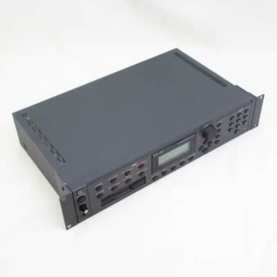 E-MU ESI-32 "32-Voice Digital Sampler" [129401002] (05/01)