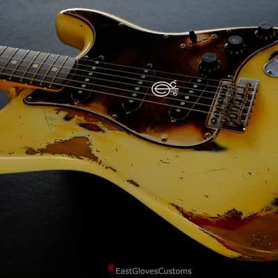 Fender Stratocaster Vintage White FN Series with Gold Leaf Made in USA Aged Relic (Rare) image 4