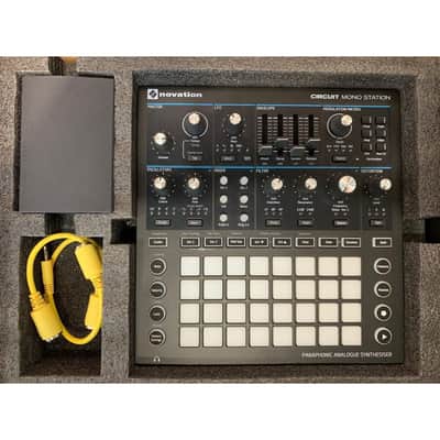 Novation Circuit Mono Station Paraphonic Synthesizer 2017 - 2021 - Black