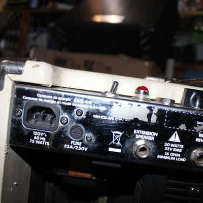 Peavey Classic 30 II/30 Watt 1 X 12" Tube Amp Combo (White Tolex) on Wheels image 12