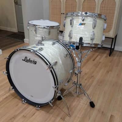 Ludwig Classic Maple Fab Outfit 9x13 / 16x16 / 14x22" Drum Set image 4