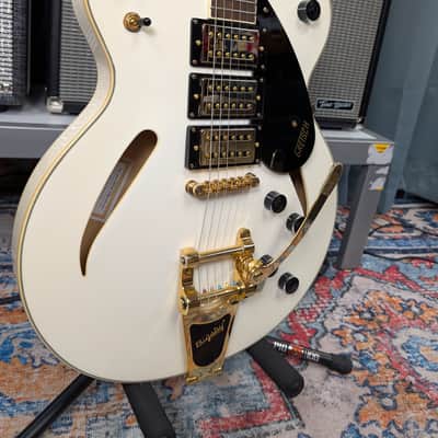 Gretsch G2627TG Streamliner Center Block 3-Pickup 2020 - 2021 - White image 2