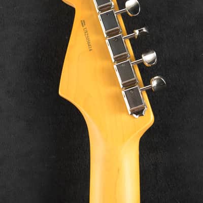 Mint Fender American Professional Classic Stratocaster 3-Color Sunburst Maple Fingerboard image 6