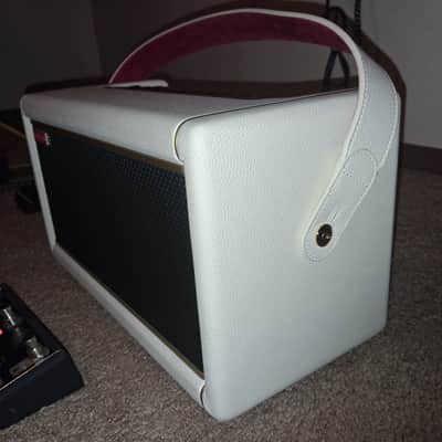 Positive Grid Spark 2 50-Watt 2x4" Digital Modeling Guitar Amp - Pearl White. Bundle comes with Spark Control X footswitch image 4