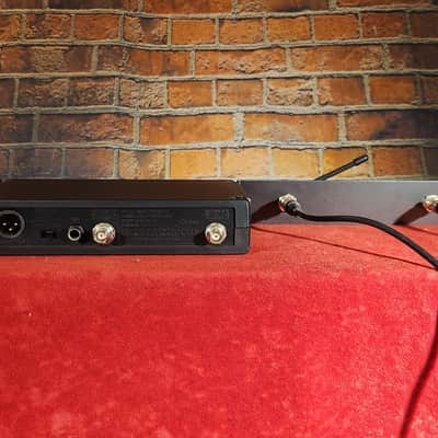 Shure Lot of Wireless Receivers & Antenna ULXS4 & 2 Each Of UC4-UA w/ Mini XLR Adapters & 6 Antenna image 7