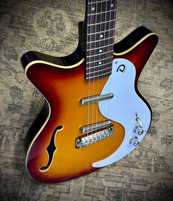 Danelectro Prototype 2026 - Sunburst Bild 1