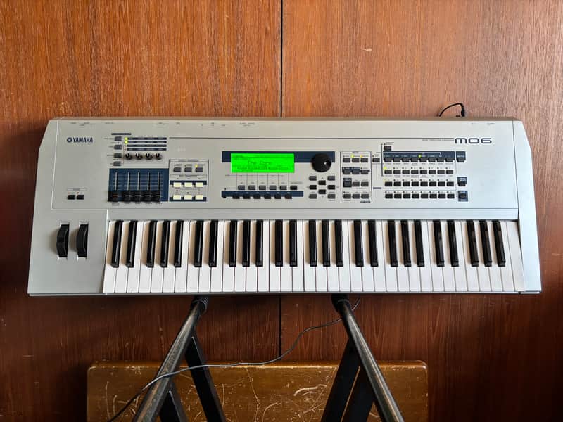 Yamaha MO6 61-Key Music Production Synthesizer Workstation DAW Control w/ bag image 1