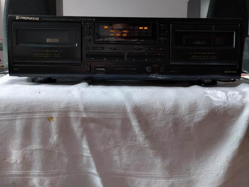 Pioneer CT-W205R double cassette deck in excellent condition - 1980's image 1