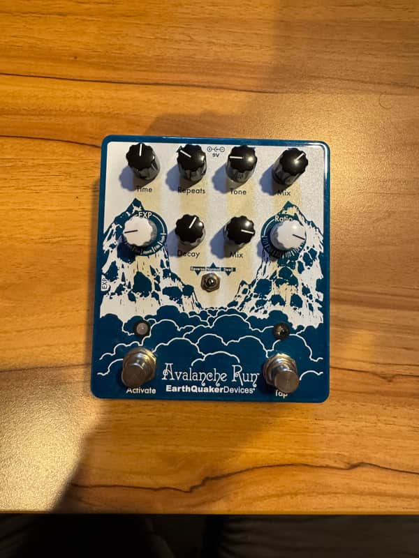 EarthQuaker Devices Avalanche Run Stereo Reverb & Delay with Tap Tempo V2