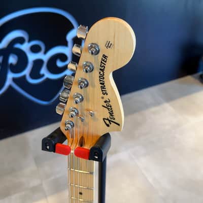 Fender Highway One Stratocaster with Maple Fretboard 2006 - 2011 - 3-Color Sunburst image 2