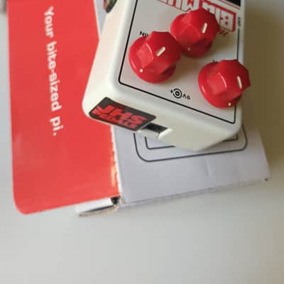 JHS Electro-Harmonix Nano Big Muff Pi with MoonPi Mod 2018 - White / Red image 4