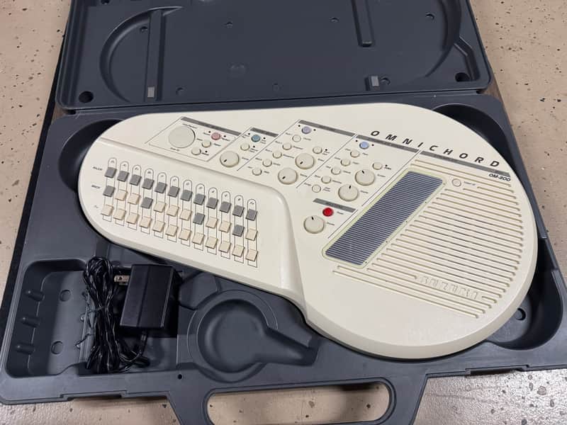 鈴木楽器　オムニコード(omnichord) omnichord OM-300 Suzuki Omnichord OM-300 - What To Know & Where To Buy | Equipboard