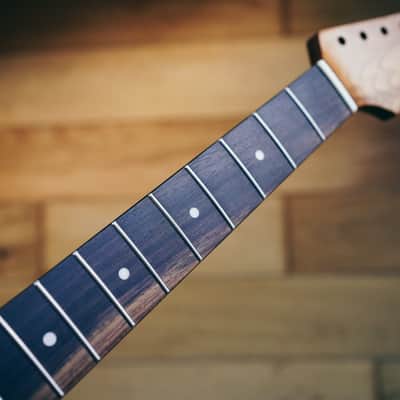 Stratocaster Neck – Roasted Maple & Rosewood | 21 Frets | Nitro Satin Finish | Bone Nut image 8
