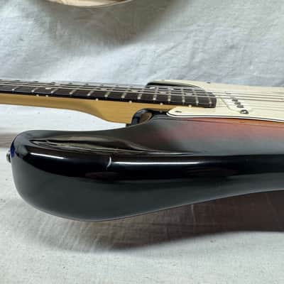 Fender American Stratocaster Guitar with Case 2000 - 3-Color Sunburst / Rosewood fingerboard image 20