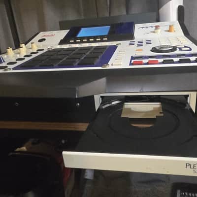 Akai MPC4000 Music Production Center 2002-2007 - Blue White image 10