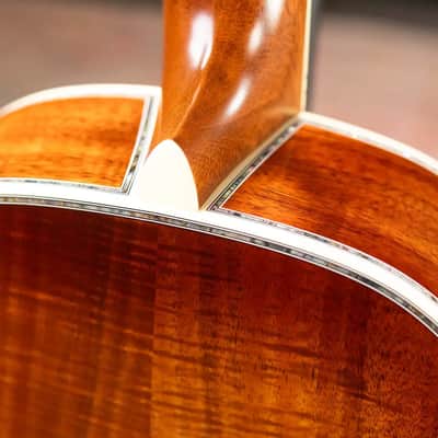 Martin Custom Shop 00 12-Fret Acoustic Guitar - Exceptional Broad Figured Koa with Hardshell Case image 10
