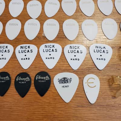 Open your own Case Candy Store with this lot of vintage picks! image 4
