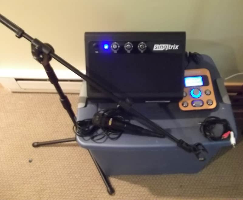 Singtrix Over 300 Effects Module & 40W Powered Subwoofer W/ 1 FX Mic, Stand & FX Module image 1