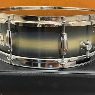Immagine Camco Oaklawn (1960s) 8-Lug 5x14 Black & Gold Duco Tuxedo Snare Drum - 5