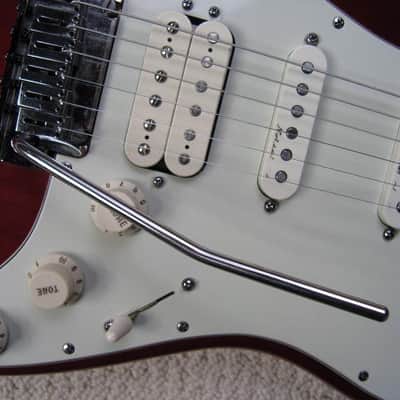 Fender Deluxe Stratocaster HSS 2000 - Candy Apple Red image 3