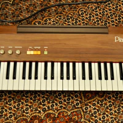 Roland HP-70 Piano Plus 70