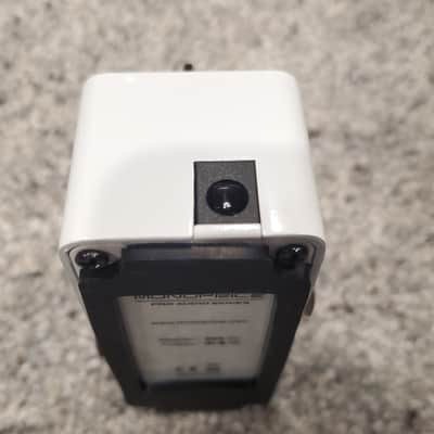 Monoprice Distortion Pedal  Blue/white image 3