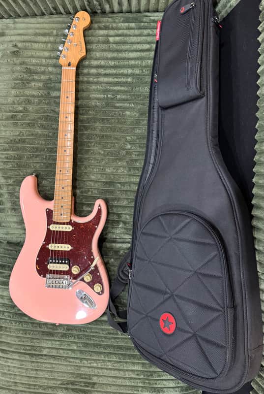 Fender limited edition player Stratocaster hss roasted neck shell pink 2021 image 1