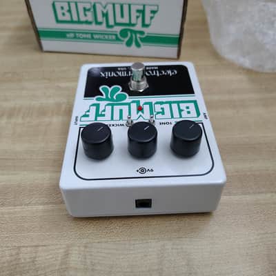 Electro-Harmonix Big Muff Pi w/ Tone Wicker Fuzz Pedal USA Made - Green image 3