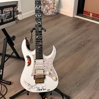 Ibanez JEM 777 VBK Black with Green Vine Inlay Steve Vai with