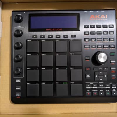 Akai MPC Studio Music Production Controller V1 2016 - 2020 - Black image 1
