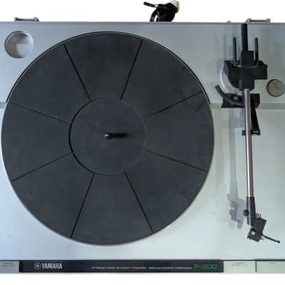 Japanese Yamaha P-200 Silver Semi-Automatic Belt-Drive Turntable Works 1980s Vinyl Record image 3