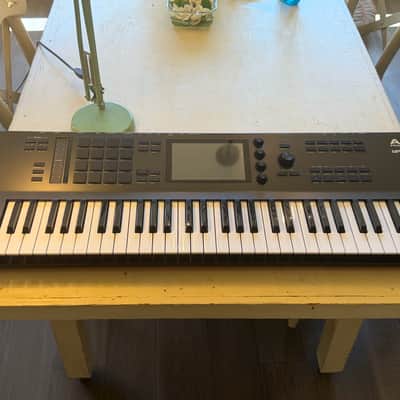 Akai MPC Key 61 Standalone Workstation Synthesizer 2022 - Present - Black image 2